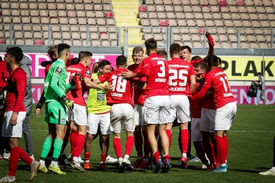 1. FC Kaiserslautern gegen 1. FC Saarbrücken - Derbysieger