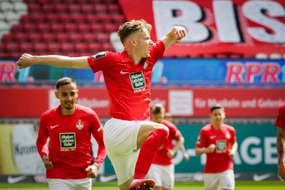 1. FC Kaiserslautern gegen SpVgg Unterhaching - Philipp Hercher trifft zum 1:0