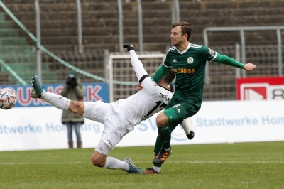 FC Homburg 08 vs TSG Balingen - Stefano Maier gegen Maurice Springfield