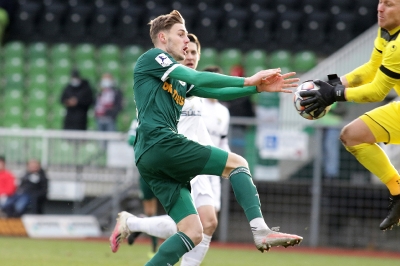 FC Homburg 08 vs TSG Balingen - Thomas Gösweiner scheitert an Julian Hauser