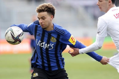 1. FC Saarbrücken gegen Viktoria Köln - Jalen Hawkins (links), Jeremias Lorch 