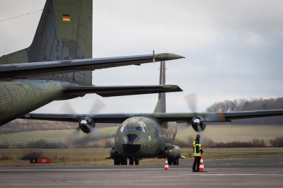 Das Tallotel landet am 7.12.2021 am Flugplatz Zweibrücken.