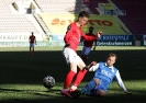 1. FC Kaiserslautern gegen SV Meppen - Ausgerechnet im Fritz Walter Stadion macht der Ex-Lauterer Christoph Hemlein, samt Tor, ein Bombenspiel gegen Roten Teufel. Unser Foto zeigt ihn im Duell mit Philipp Hercher.